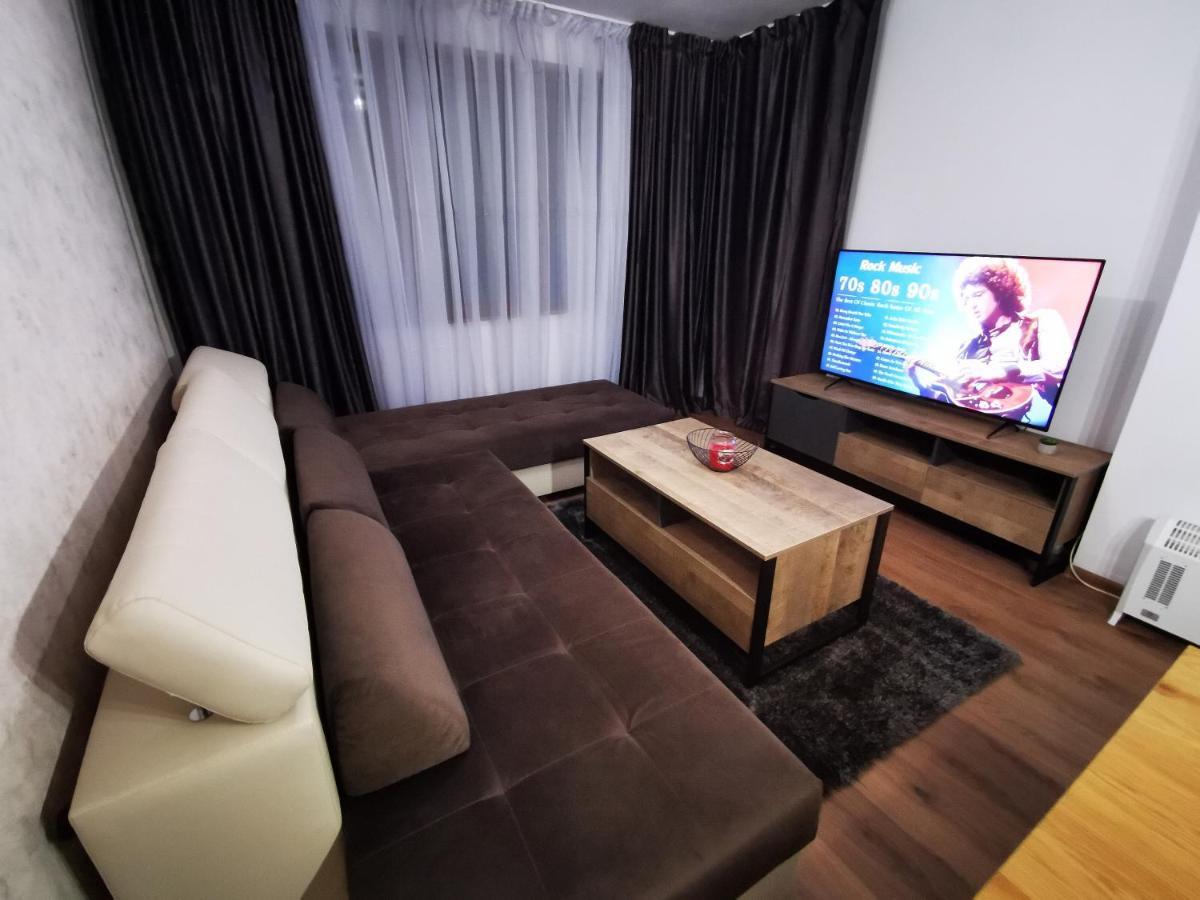 Viva 3 Grand Monastery Apartment ปอมโปโรโว ภายนอก รูปภาพ