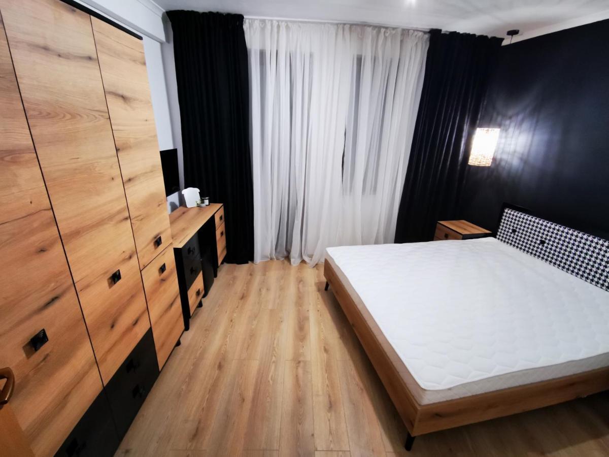 Viva 3 Grand Monastery Apartment ปอมโปโรโว ภายนอก รูปภาพ